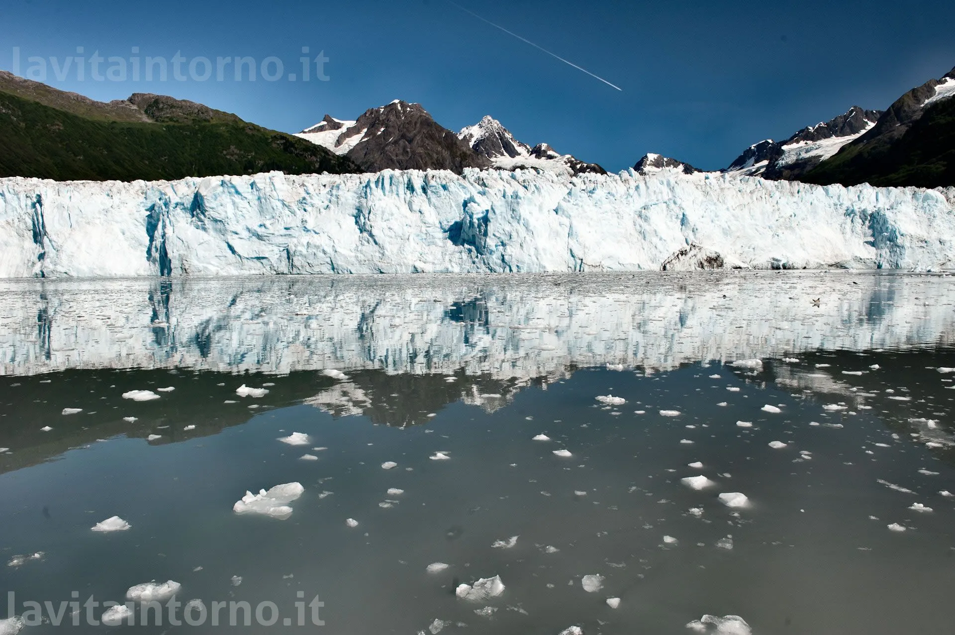 Columbia glacier #2
D700
Nikkor 24-70 F/2.8G AF-S